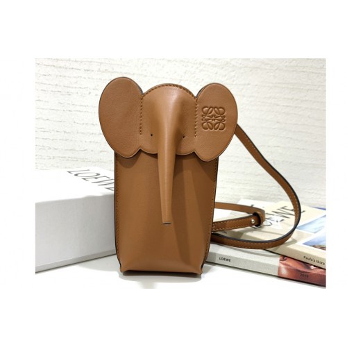 Loewe Elephant Pocket bag in Tan classic calfskin