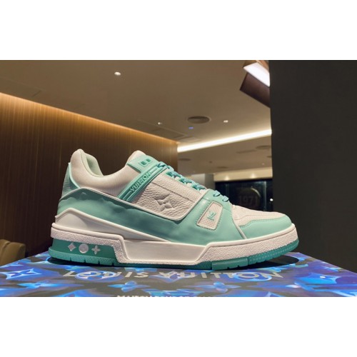 Louis Vuitton 1A8KBQ Trainer sneaker in Green Monogram-embossed calf leather