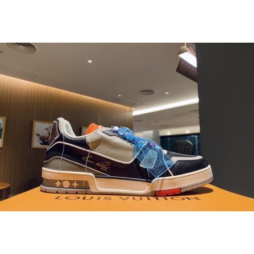 Louis Vuitton 1A8QAR Trainer sneaker in Green Calf leather