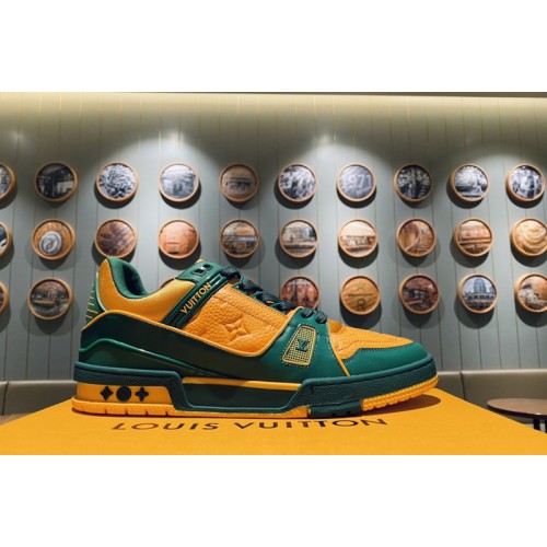 Louis Vuitton 1A8WFN Trainer sneaker in Green Monogram-embossed grained calf leather