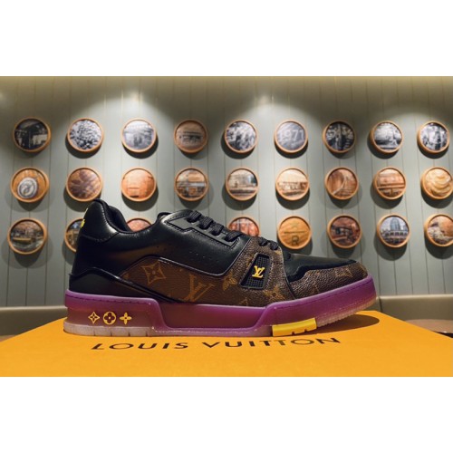 Louis Vuitton 1A8WJ5 Trainer sneaker in Calf leather and Monogram canvas Louis Vuitton 1A8WJ5 Trainer sneaker in Calf leather and Monogram canvas