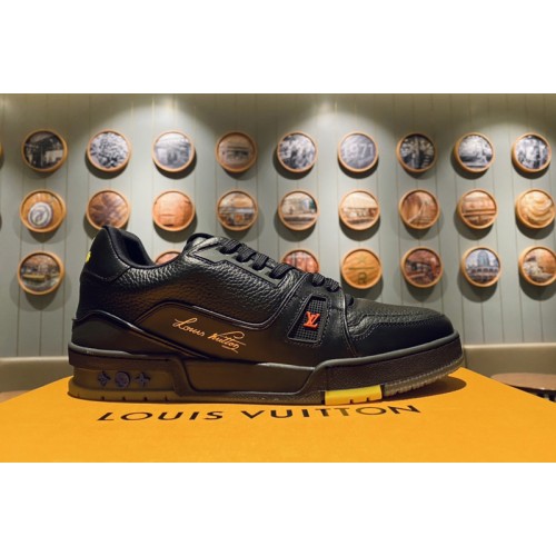 Louis Vuitton 1A8ZQ9 Trainer sneaker in Black Monogram-embossed grained calf leather Louis Vuitton 1A8ZQ9 Trainer sneaker in Black Monogram-embossed grained calf leather