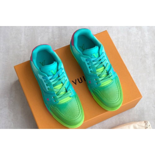 Louis Vuitton 1A9TRQ Trainer sneaker in Green Grained calf leather Louis Vuitton 1A9TRQ Trainer sneaker in Green Grained calf leather