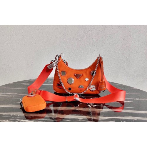 Prada 1BH204 Re-Edition 2005 nylon shoulder bag in Orange Nylon