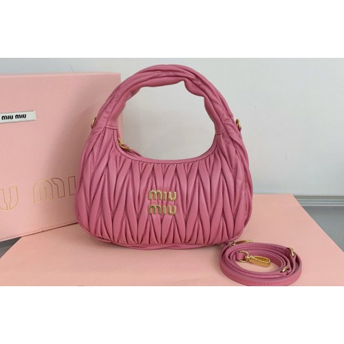 Miu Miu 5BC125 Wander matelasse nappa leather hobo bag in Pink Leather Miu Miu 5BC125 Wander matelasse nappa leather hobo bag in Pink Leather