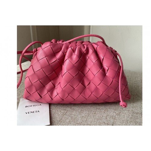 Bottega Veneta pouch bag Soft voluminous clutch in Pink woven leather Bottega Veneta pouch bag Soft voluminous clutch in Pink woven leather