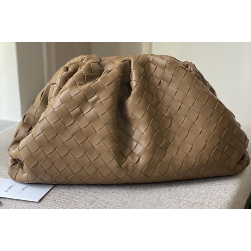 Bottega Veneta pouch bag Soft voluminous clutch in Brown woven leather