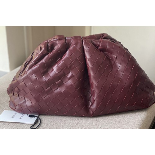 Bottega Veneta pouch bag Soft voluminous clutch in Bordeaux woven leather Bottega Veneta pouch bag Soft voluminous clutch in Bordeaux woven leather