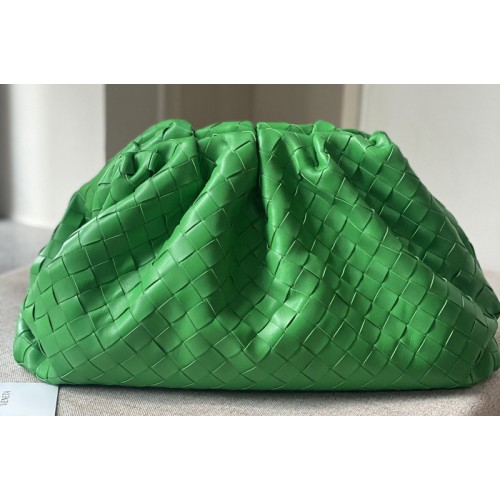 Bottega Veneta pouch bag Soft voluminous clutch in Green woven leather