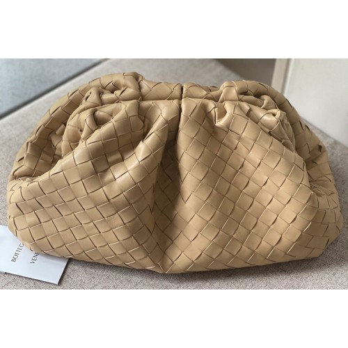 Bottega Veneta pouch bag Soft voluminous clutch in Apricot woven leather