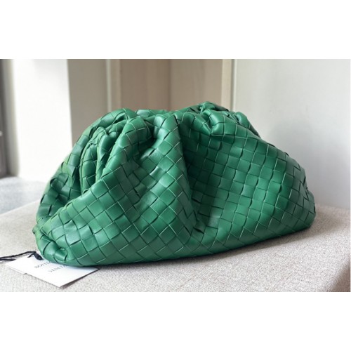 Bottega Veneta pouch bag Soft voluminous clutch in Green woven leather Bottega Veneta pouch bag Soft voluminous clutch in Green woven leather