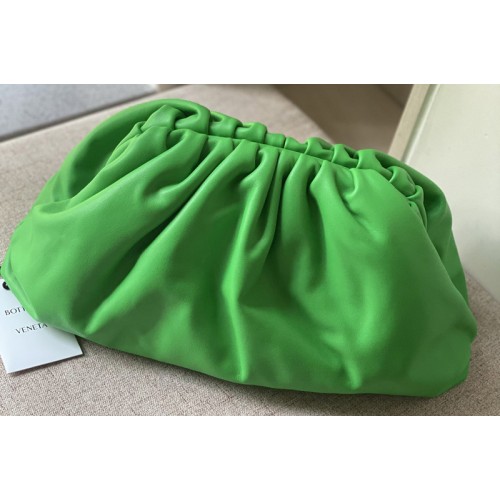 Bottega Veneta pouch bag Soft oversize clutch in Green Nappa leather