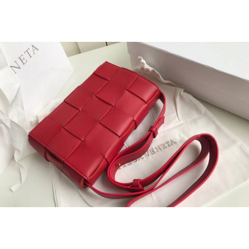 Bottega Veneta BV Cassette Crossbody bag In Red Lambskin Leather