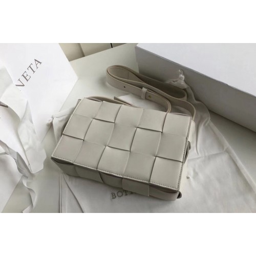 Bottega Veneta BV Cassette Crossbody bag In White Lambskin Leather