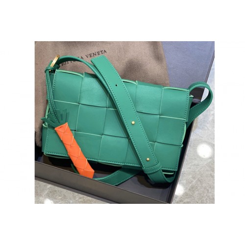 Bottega Veneta BV Cassette Crossbody bag In Green Lambskin Leather