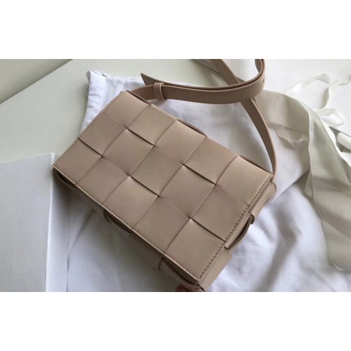 Bottega Veneta BV Cassette Crossbody bag In Light Pink Lambskin Leather