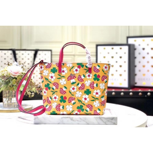 Gucci Childrens tote with mushrooms print and strap Yellow Supreme canvas Gucci Childrens tote with mushrooms print and strap Yellow Supreme canvas