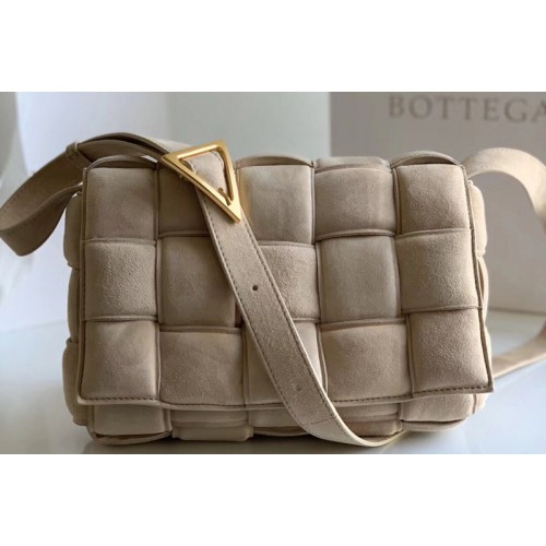 Bottega Veneta padded cassette bag in Beige Suede Leather