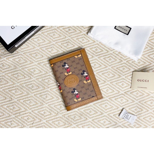 Gucci Disney x Gucci passport case in Beige ebony mini Supreme canvas