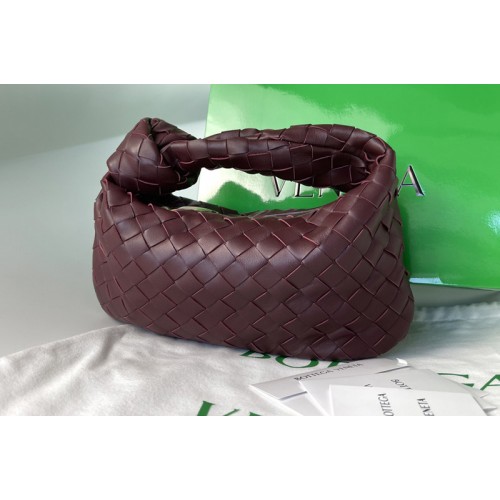 Bottega Veneta Mini Jodie Rounded hobo bag in Burgundy Intrecciato leather