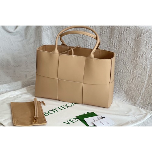 Bottega Veneta Arco tote bag in Almond Intrecciato leather Bottega Veneta Arco tote bag in Almond Intrecciato leather