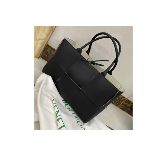 Bottega Veneta Arco Tote Bag in Black Nappa leather Bottega Veneta Arco Tote Bag in Black Nappa leather