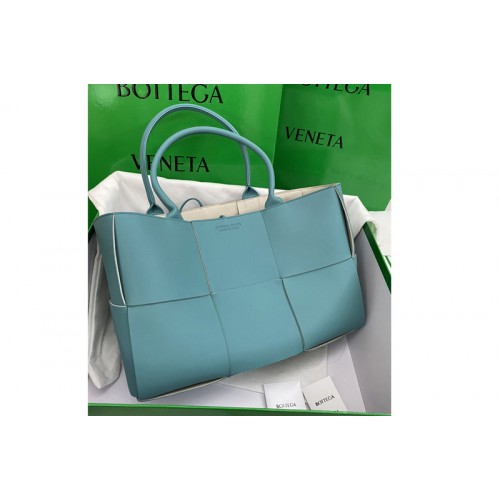 Bottega Veneta Arco Tote Bag in Blue Nappa leather Bottega Veneta Arco Tote Bag in Blue Nappa leather