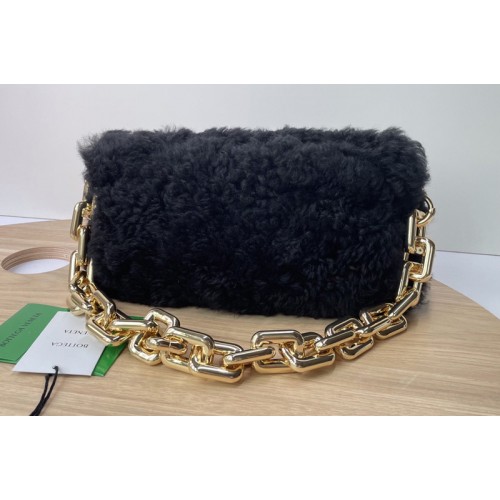 Bottega Veneta Chain pouch in Black Shearling Bottega Veneta Chain pouch in Black Shearling