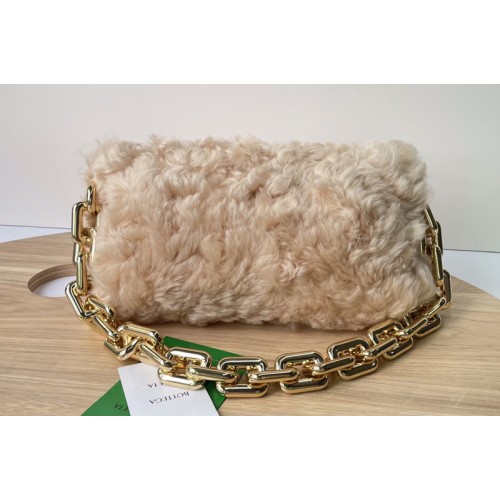 Bottega Veneta Chain pouch in Beige Shearling Bottega Veneta Chain pouch in Beige Shearling
