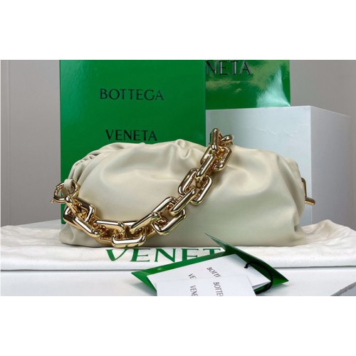 Bottega Veneta Chain Pouch Shoulder Bag in White Lambskin Leather With Gold Chain