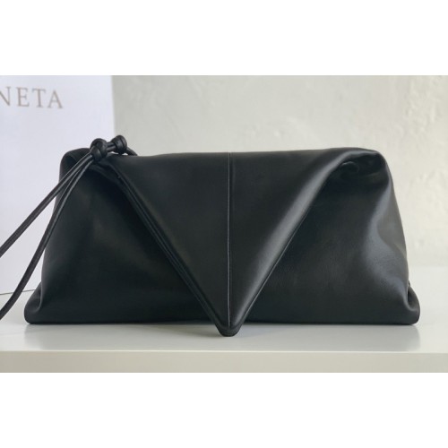Bottega Veneta Trine Angular clutch bag in Black Lambskin Leather
