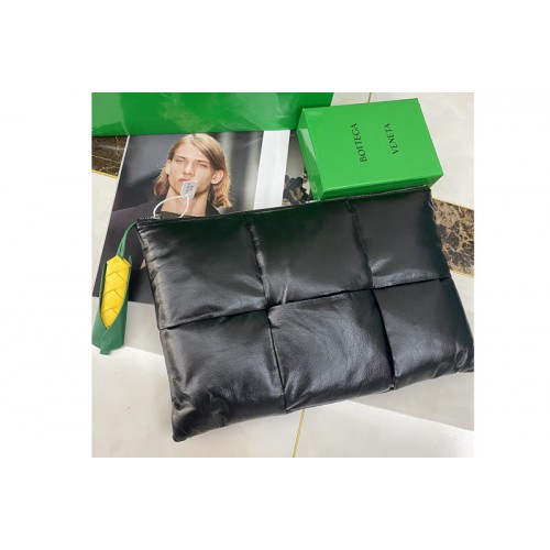 Bottega Veneta Pouch Bag in maxi padded Intrecciato Black Paper Calf leather Bottega Veneta Pouch Bag in maxi padded Intrecciato Black Paper Calf leather