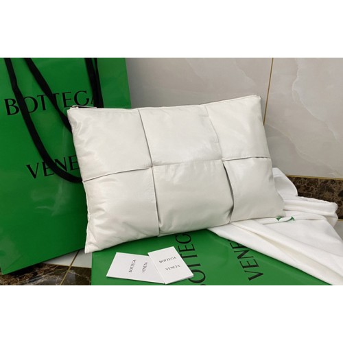 Bottega Veneta Pouch Bag in maxi padded Intrecciato White Paper Calf leather