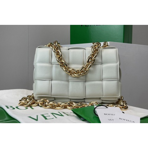 Bottega Veneta The Chain Cassette bag in maxi White Intrecciato Nappa leather With Gold Chain Bottega Veneta The Chain Cassette bag in maxi White Intrecciato Nappa leather With Gold Chain