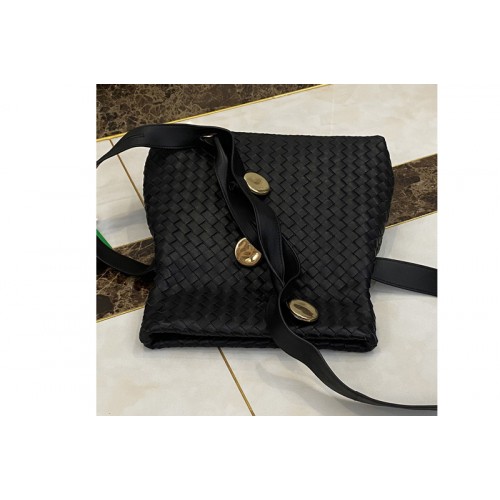 Bottega Veneta Fold Cross-body bag in Black Intrecciato Nappa leather