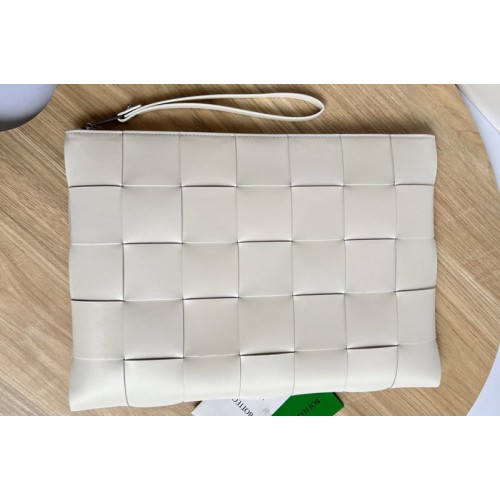 Bottega Veneta Men Pouch in White intreccio leather Bottega Veneta Men Pouch in White intreccio leather