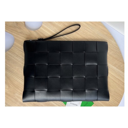 Bottega Veneta Men Pouch in Black intreccio leather Bottega Veneta Men Pouch in Black intreccio leather