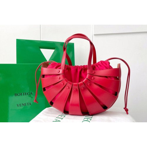 Bottega Veneta Shell Cut out shoulder bag in Tomato French Calf
