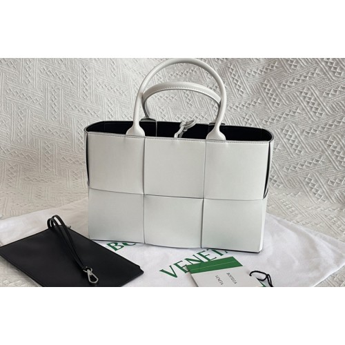 Bottega Veneta Arco Mini tote bag in White Black maxi Intrecciato Nappa leather Bottega Veneta Arco Mini tote bag in White Black maxi Intrecciato Nappa leather