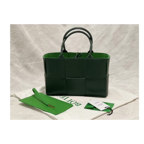 Bottega Veneta Arco Mini tote bag in Raintree Parakeet maxi Intrecciato Nappa leather Bottega Veneta Arco Mini tote bag in Raintree Parakeet maxi Intrecciato Nappa leather