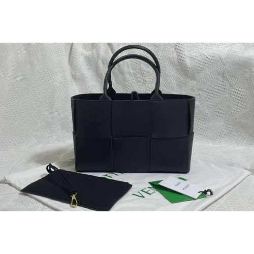 Bottega Veneta Arco Mini tote bag in Black maxi Intrecciato Nappa leather Bottega Veneta Arco Mini tote bag in Black maxi Intrecciato Nappa leather
