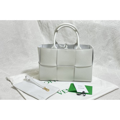 Bottega Veneta Arco Mini tote bag in White maxi Intrecciato Nappa leather Bottega Veneta Arco Mini tote bag in White maxi Intrecciato Nappa leather