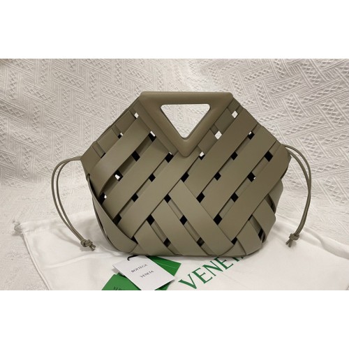 Bottega Veneta Point Intreccio leather top handle bag in Taupe Intreccio leather Bottega Veneta Point Intreccio leather top handle bag in Taupe Intreccio leather
