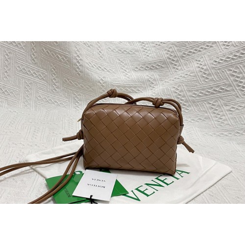 Bottega Veneta Loop cross-body mini bag in Brown Intrecciato leather Bottega Veneta Loop cross-body mini bag in Brown Intrecciato leather