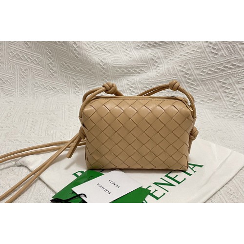 Bottega Veneta Loop cross-body mini bag in Beige Intrecciato leather