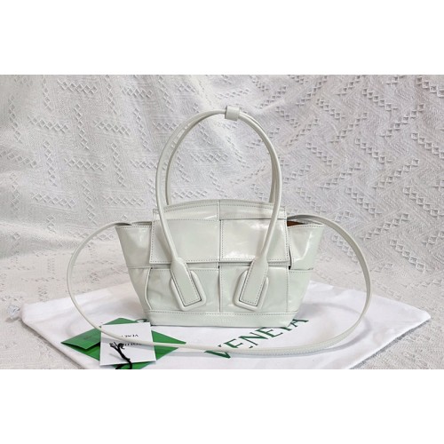 Bottega Veneta Arco cross-body bag in White Intreccio leather Bottega Veneta Arco cross-body bag in White Intreccio leather