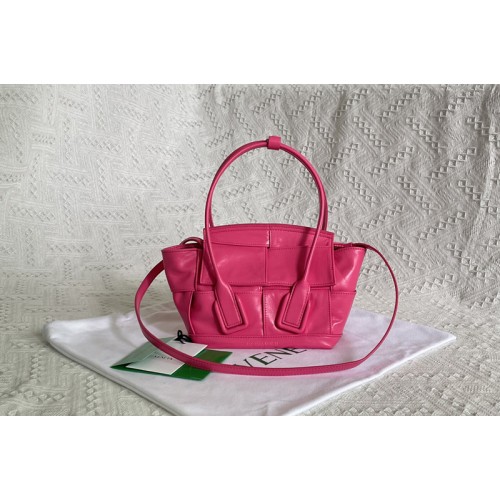 Bottega Veneta Arco cross-body bag in Bonbon Intreccio leather Bottega Veneta Arco cross-body bag in Bonbon Intreccio leather