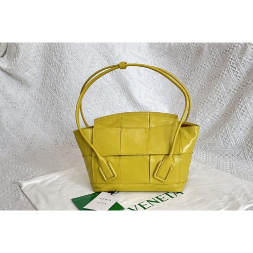 Bottega Veneta Arco top handle bag in Mirabelle Intreccio leather Bottega Veneta Arco top handle bag in Mirabelle Intreccio leather