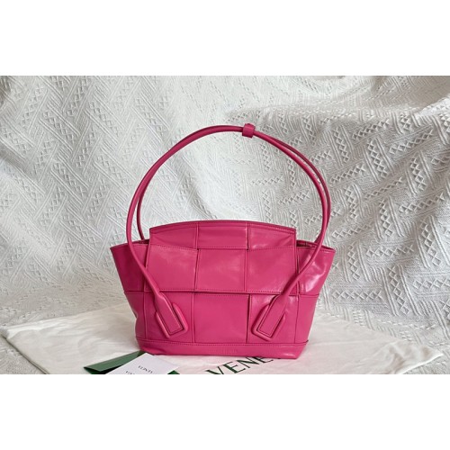 Bottega Veneta Arco top handle bag in Bonbon Intreccio leather Bottega Veneta Arco top handle bag in Bonbon Intreccio leather