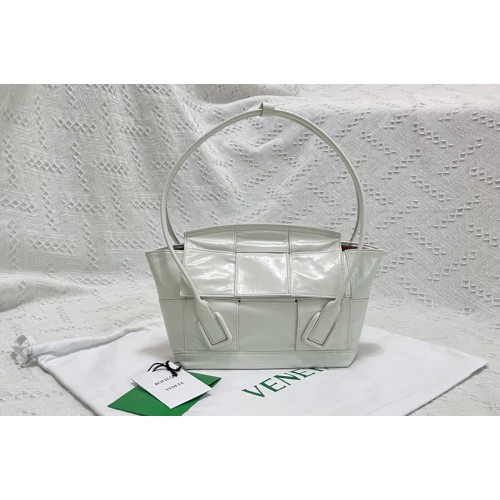 Bottega Veneta Arco top handle bag in White Intreccio leather Bottega Veneta Arco top handle bag in White Intreccio leather